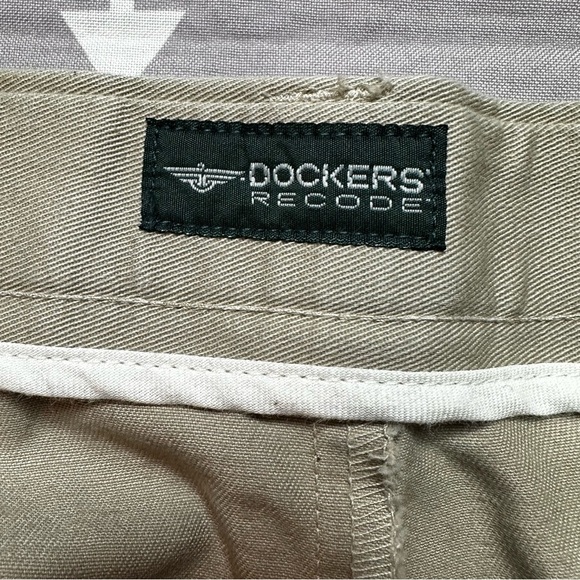 ❌SOLD❌Dockers Recode Men's Khaki Pants Sz 44" x 32" 100% Cotton Straight Legs - Picture 3 of 8
